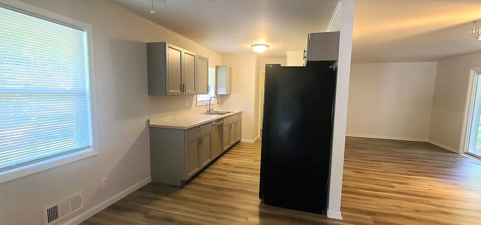1584 Greenwood Drive Northwest — Photo 4