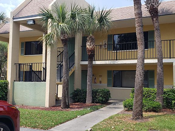 2nd image of 612 Meadows Cir #612