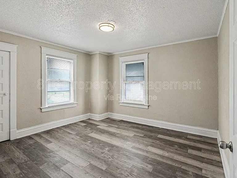 3205 E 31st St — Photo 7