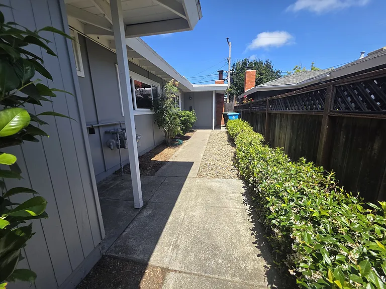 3360 Los Prados St — Photo 3