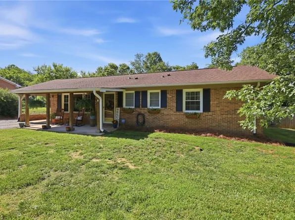 433 Belvue Dr, Mount Airy, NC 27030