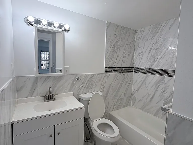 5 Chopin Ct #2 — Photo 8