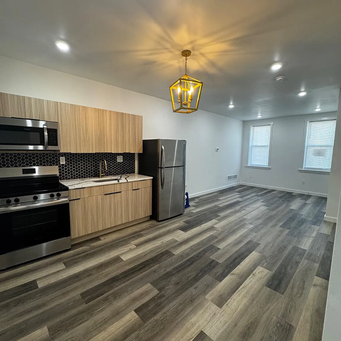 2 bed, 1.0 bath, 1050 sqft, $1,450 — Photo 1