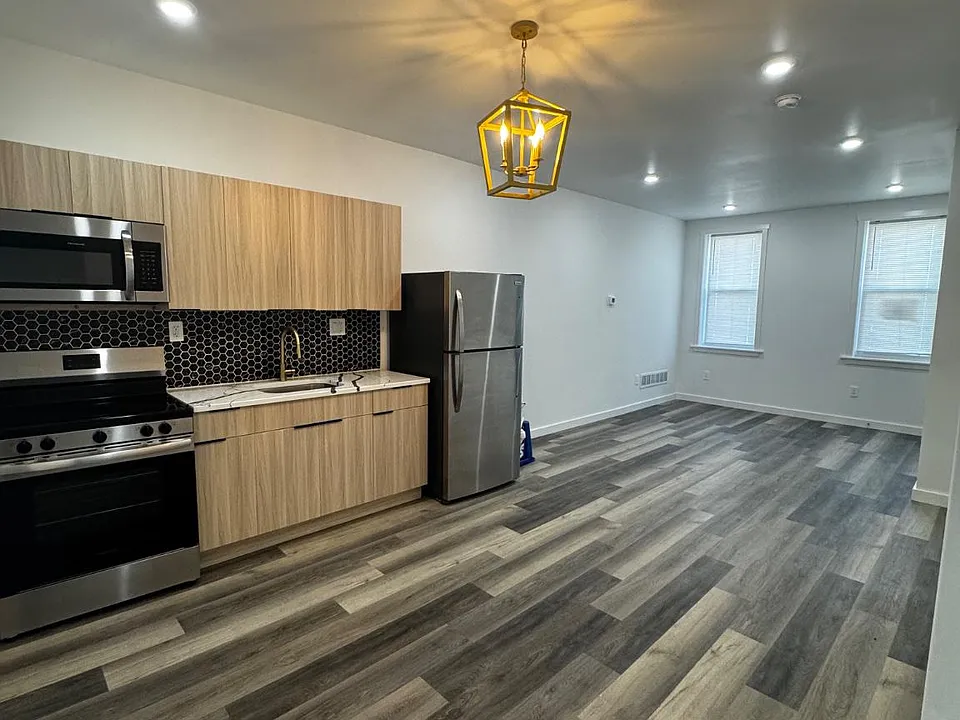 104 W Ontario St #1