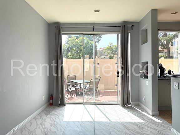 3rd image of 824 Caminito Estrella