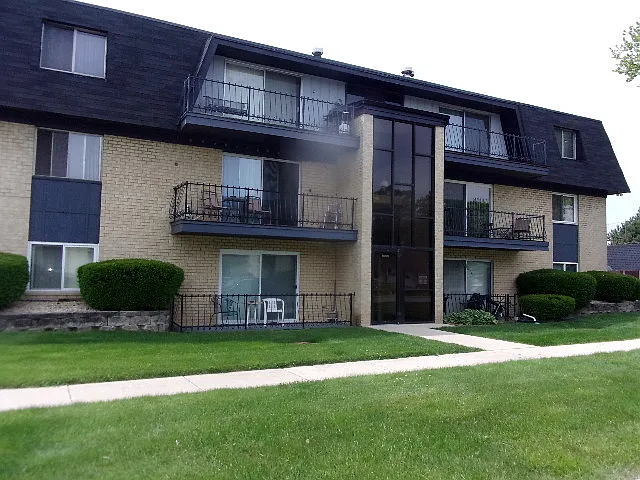11100 S 84th Ave APT 3B photo 1