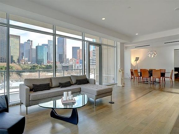 2nd image of 2025 Woodall Rodgers Fwy Unit 31