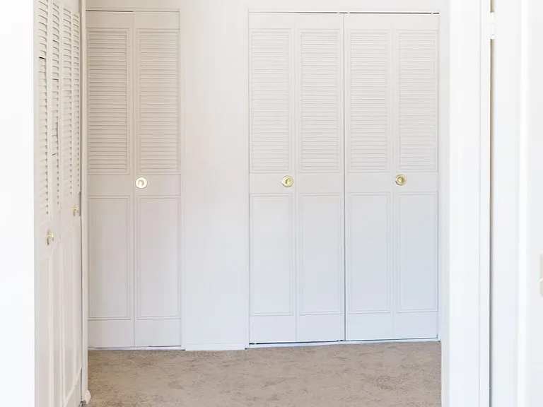 Windsor Gardens Apartments — Photo 112