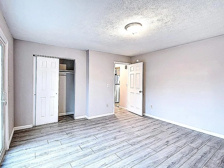 1004 Derwood Ct — Photo 12