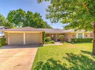 3821 Fox Hollow Dr, Bedford, TX 76021