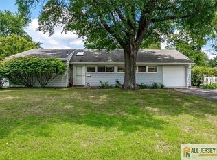 48 Kendall Rd, Kendall Park, NJ 08824