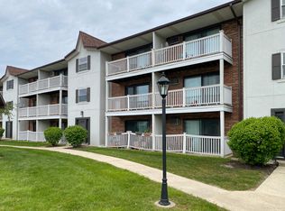 185 Gregory St APT 10, Aurora, IL 60504