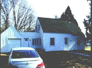 27 Floral Ln, Westbury, NY 11590