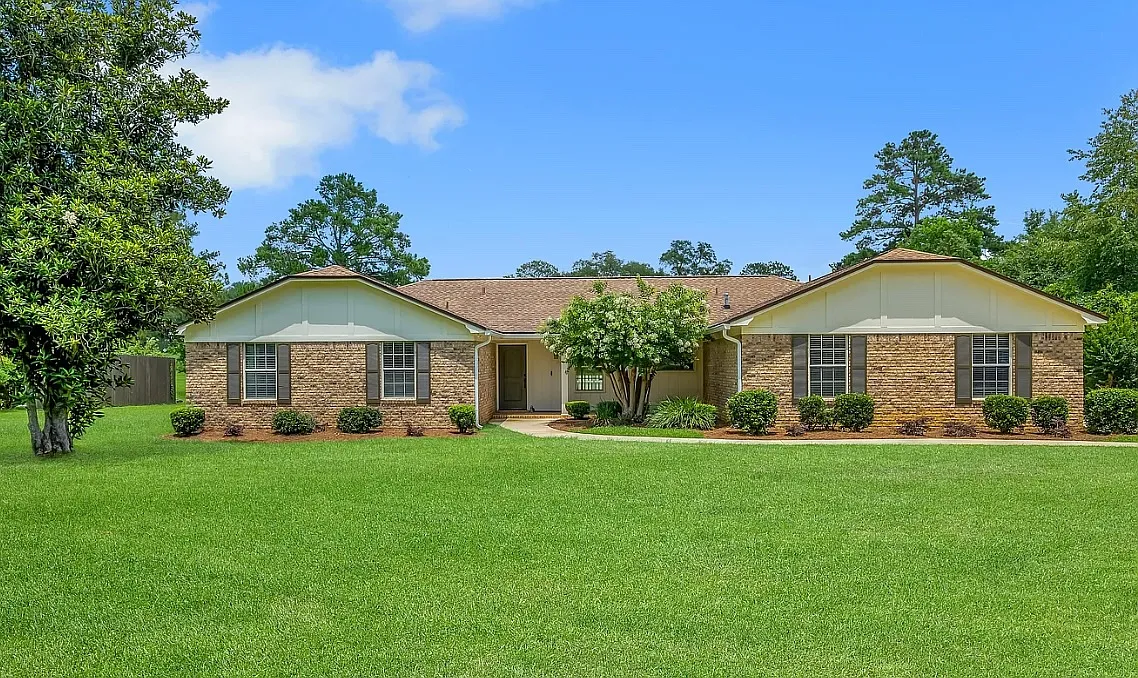 4 bed, 2443 sqft, $4,000 — Photo 1