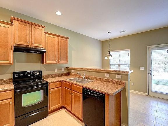 4th image of 25 Griffin Mill Dr