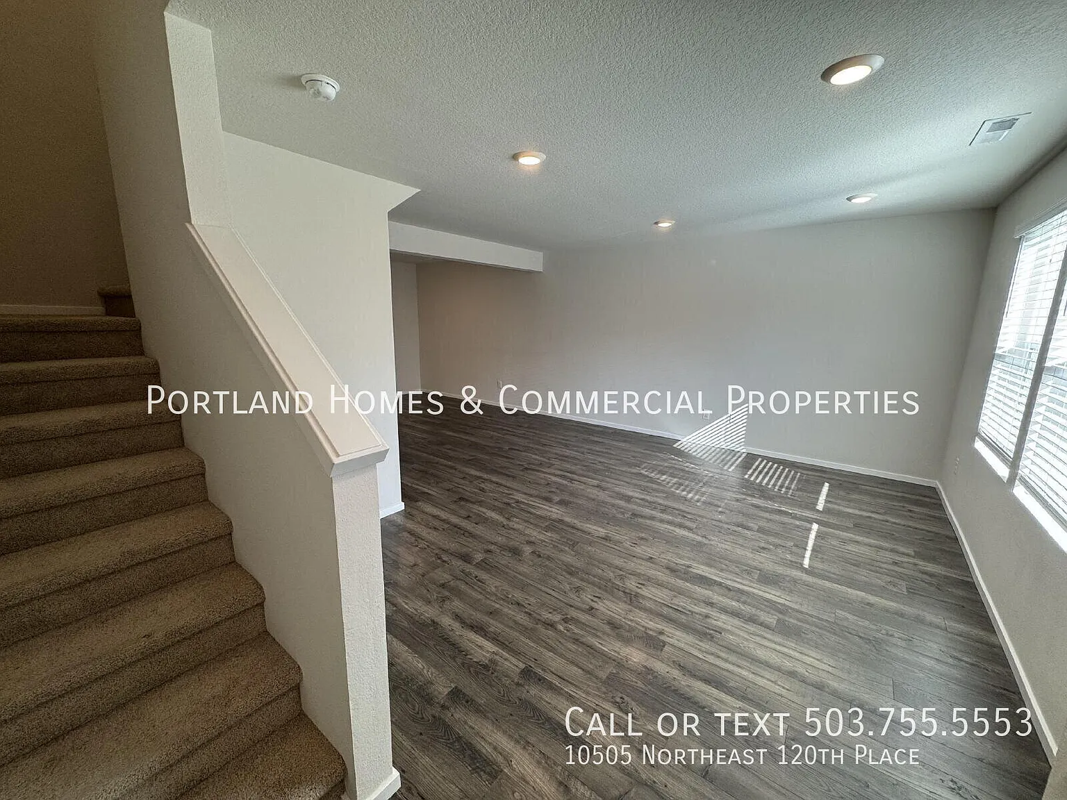 Newer Townhouse in Saddle Club Estates with 2-Car Garage Nearby Winco, Fred Meyers & Schools — Photo 2