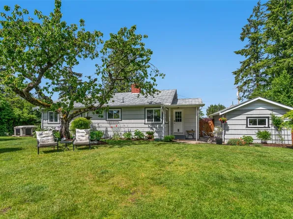 380 Hirst Ave W, Parksville, BC V9P 1K4