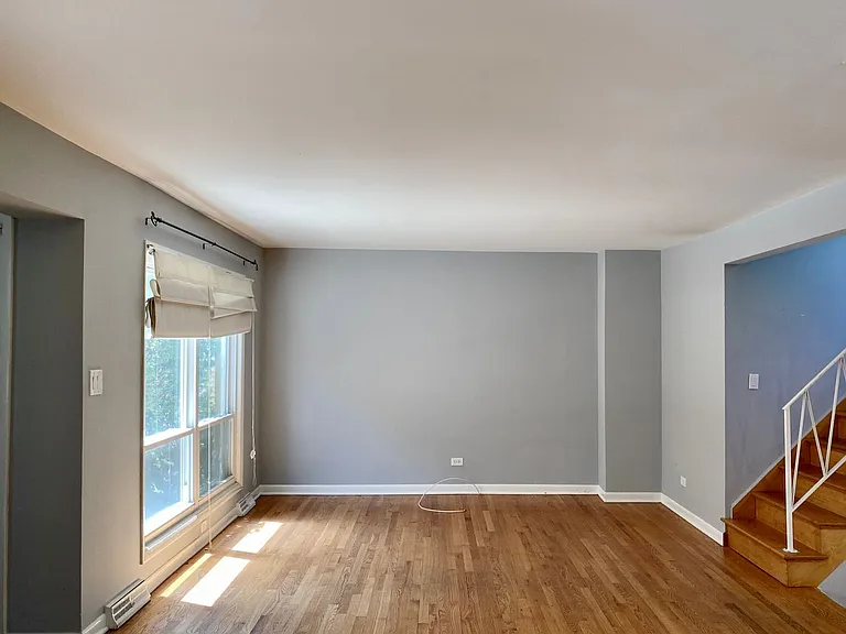 1056 Des Plaines Ave — Photo 8