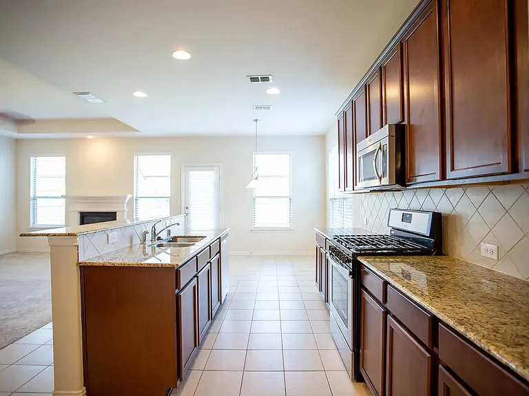 2601 Sun Creek Dr — Photo 4