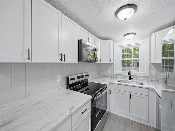4th image of 1392 Putnam Pike