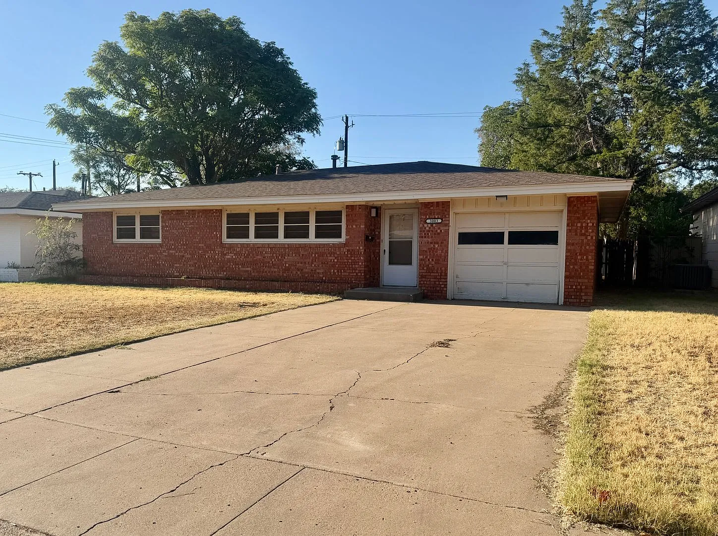 Newly Remodeled 3/2 in Wonderful Central Location! — Photo 2