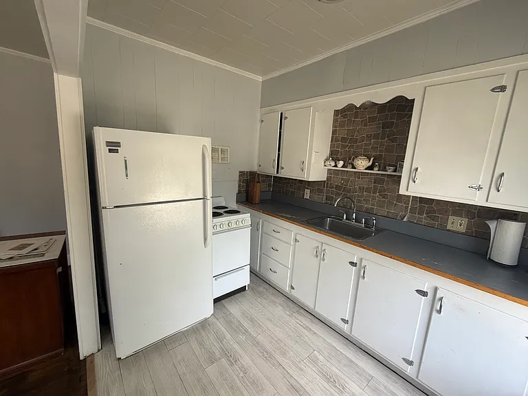 184 Essex St #4 — Photo 2