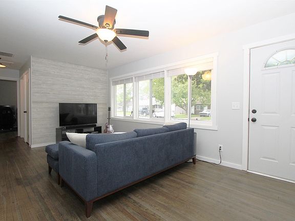 3rd image of 2432 Euclid Ave