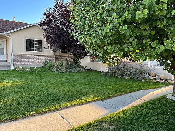$449,900 (4 Beds, 3 Baths) 
