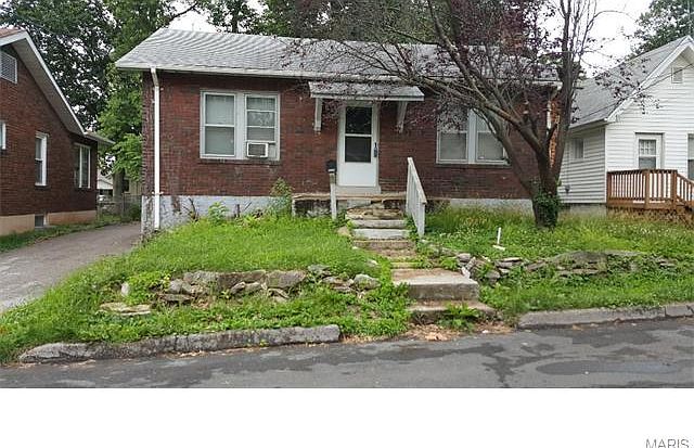 1st image of 9606 Robertson Ct