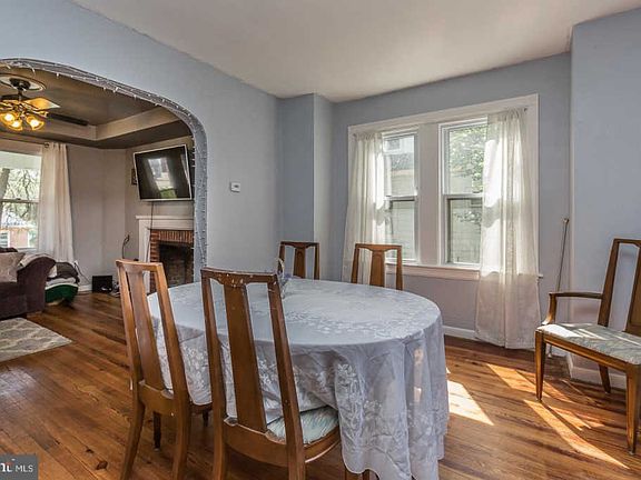 5th image of 12 E Ashland Ave