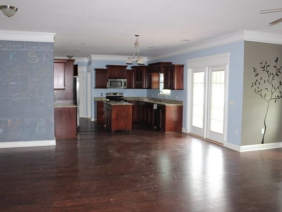 3rd image of 77 Hill St SE