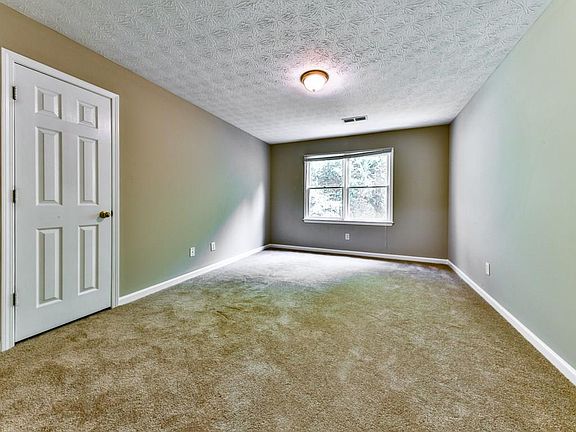 5th image of 420 Middle Valley Ln