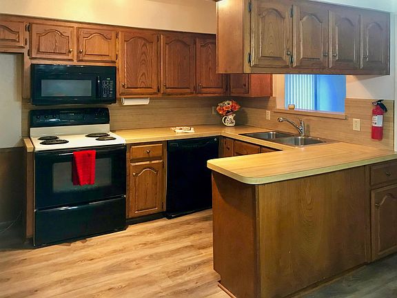 4th image of 2022 Auburn Dr