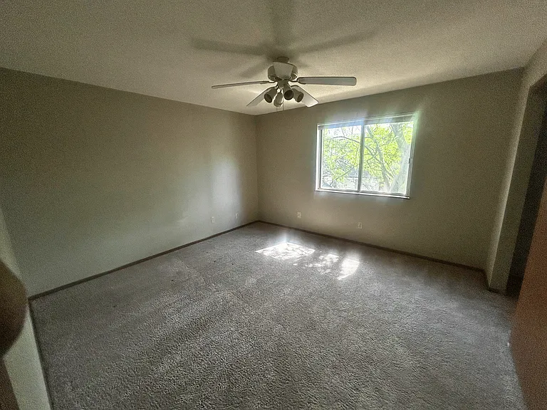 Kellogg Place Apartments — Photo 12