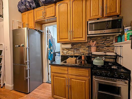 3rd image of 102 W 80th St APT 18