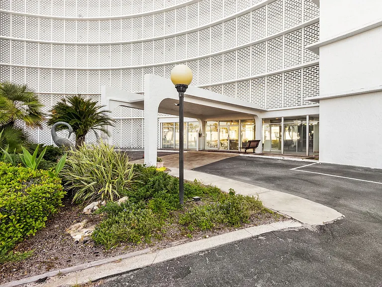 1601 Ocean Dr S #110 — Photo 45