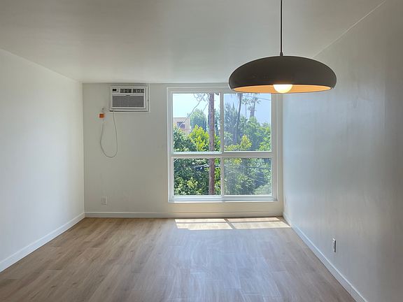 2nd image of 952 Maltman Ave #6