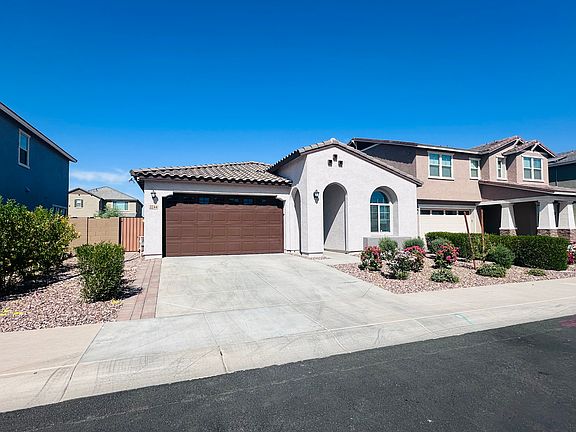 2nd image of 2244 E Palmdale Ln