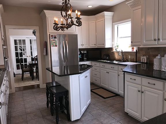 3rd image of 591 Wildwood Dr