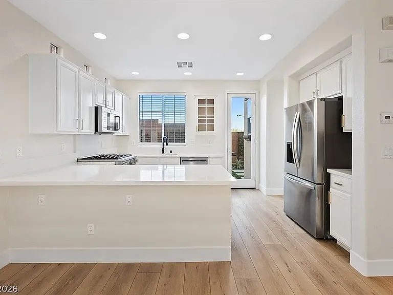 2334 Malaga Peak St — Photo 2