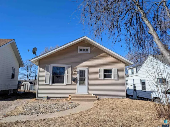 209 N Hawthorne Ave, Sioux Falls, SD 57104
