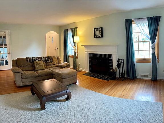 5th image of 109 Thorncliffe Dr