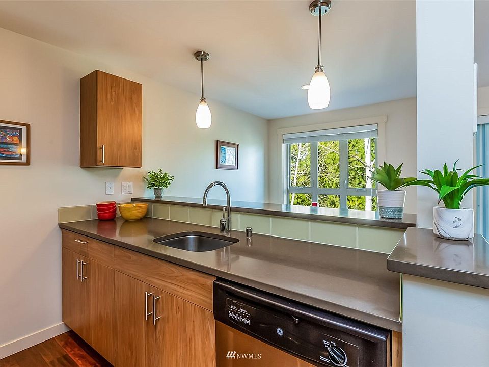 1st image of 15152 NE 82nd St Unit 303