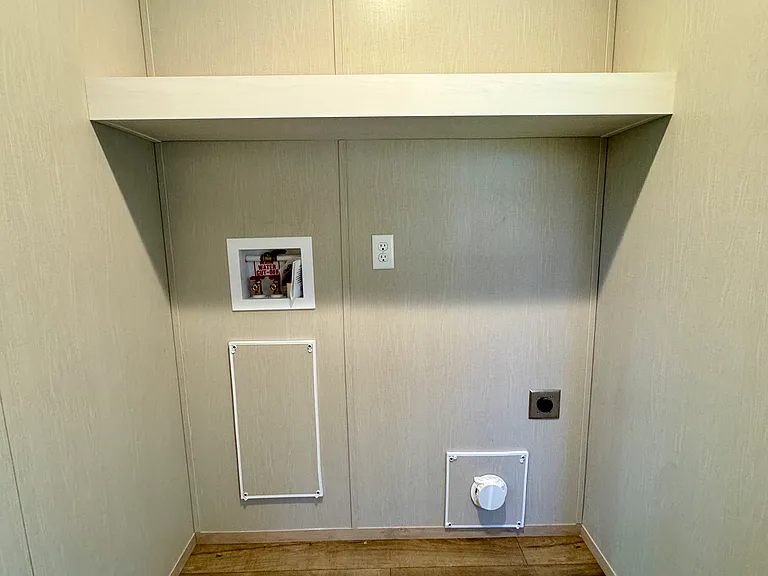Washer/dryer hookups