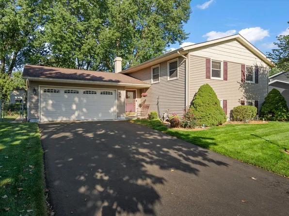 1403 Boca Lago Dr, Valparaiso, IN 46383