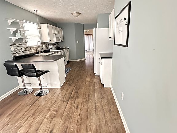 3rd image of 434 Vernon Pl