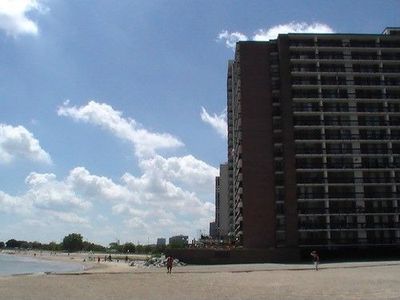 5901 N Sheridan Rd APT 2B, Chicago, IL, 60660