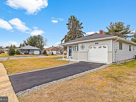 3rd image of 126 Guadeloupe Dr
