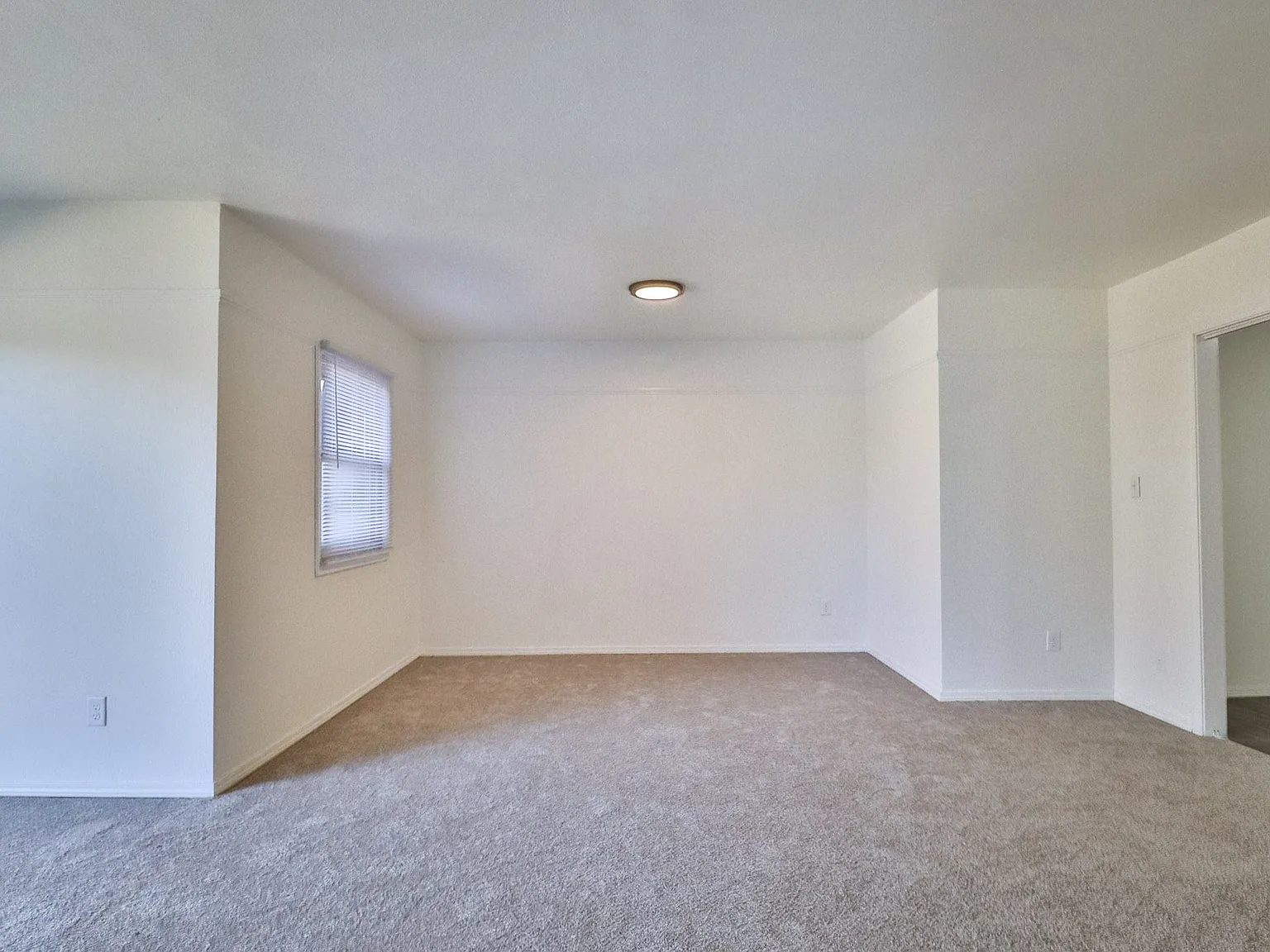 Crow's Nest Apartments — Photo 3