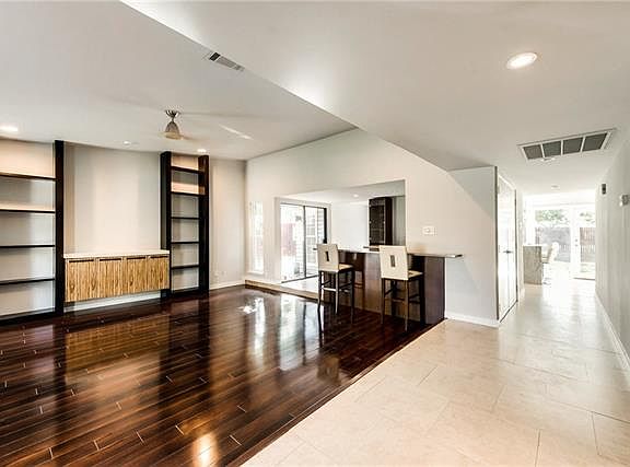 3rd image of 904 Forest Glen Dr